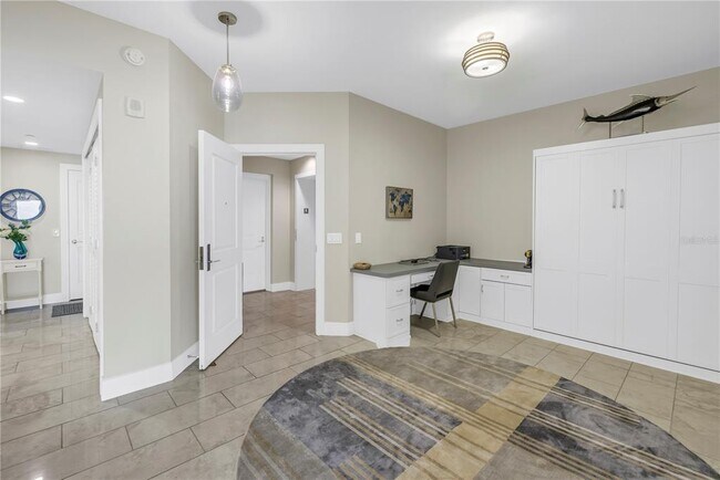 Building Photo - 1325 Snell Isle Blvd NE