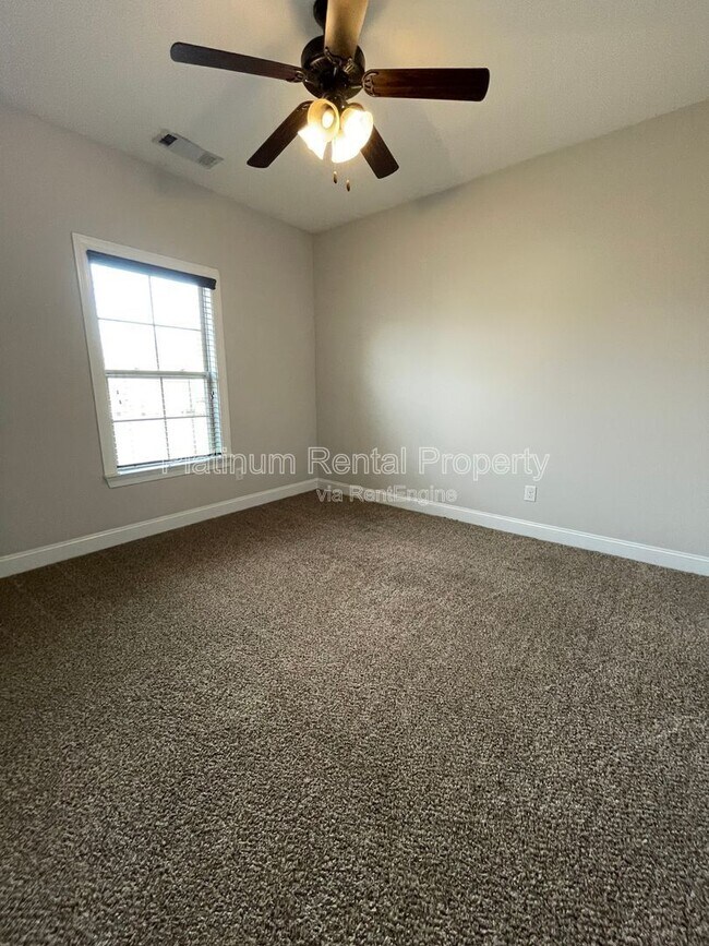 Building Photo - 600 Belton Ct