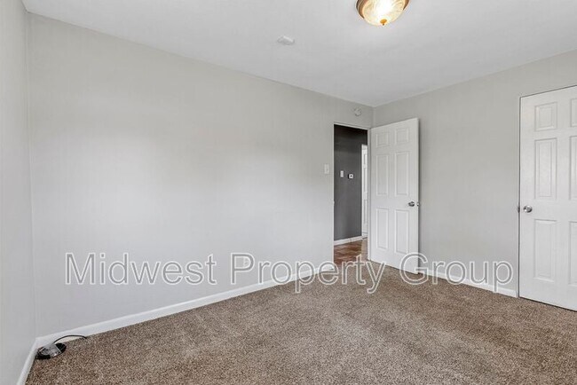 Building Photo - 4452 Eminence Blvd