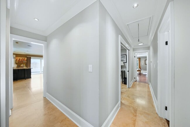 Building Photo - Fully Furnished 3 Bed 2.5 Bath Single Fami...