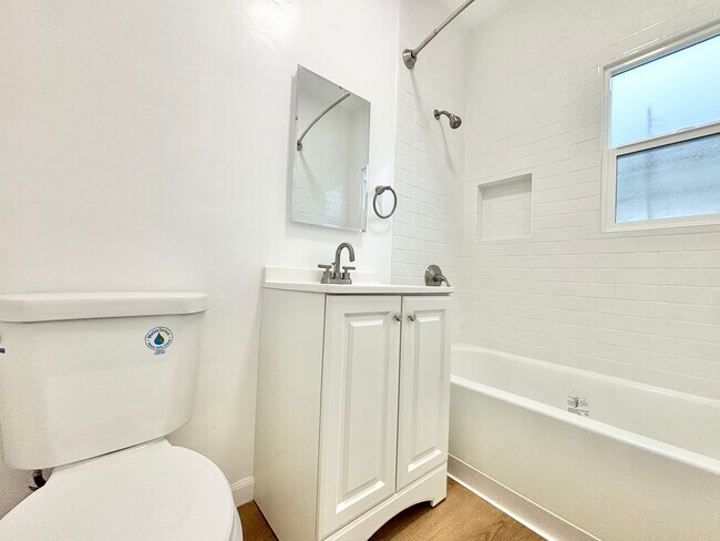 Building Photo - 1812 W 36th St