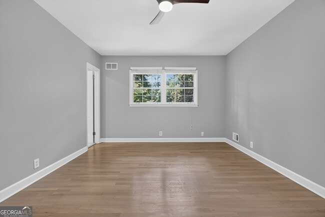 Building Photo - 4854 Springfield Dr