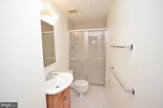 Building Photo - 7011 Vantage Dr