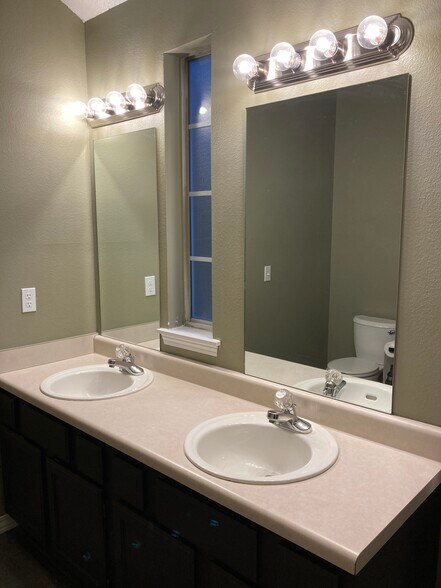 Master - 2963 W Riverridge Dr