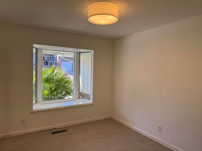 Building Photo - Beautiful home in Laurel Wood