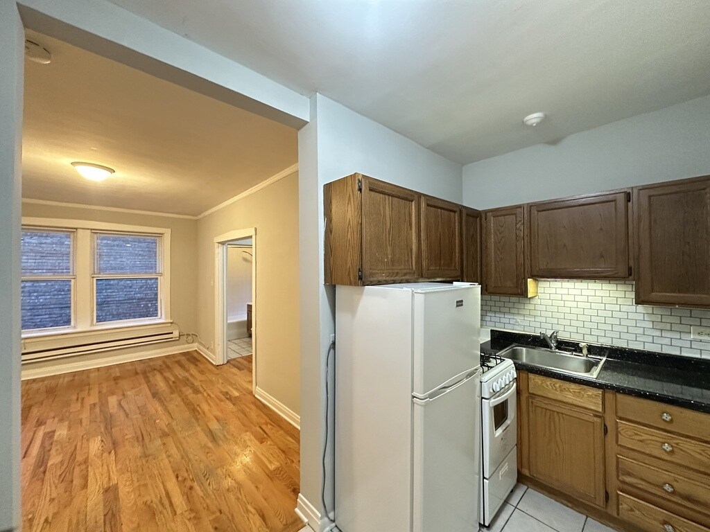 Building Photo - 516 W Melrose St