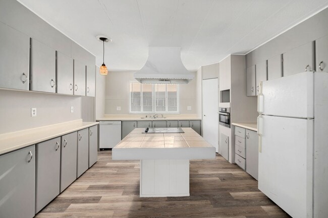 Building Photo - 3 Bed 2 Bath