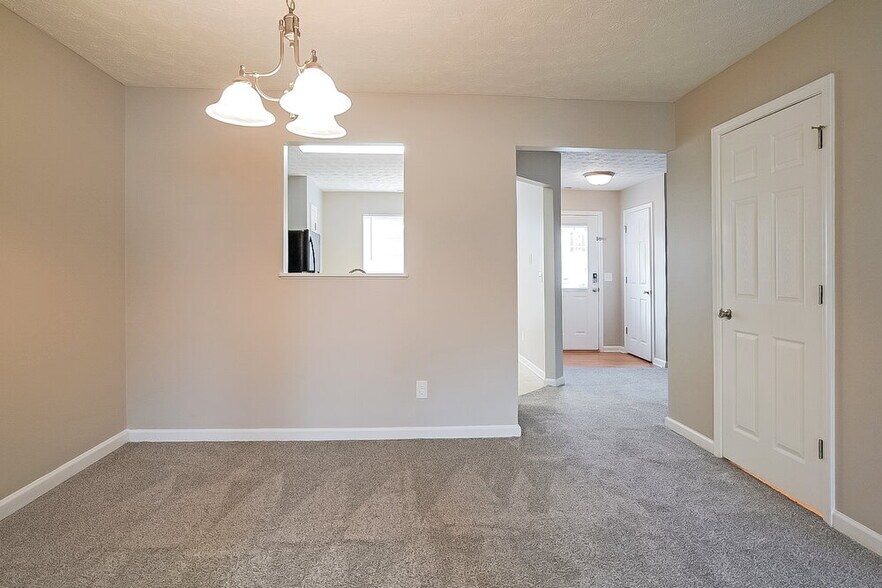 Building Photo - 216 Meadowlark Pl