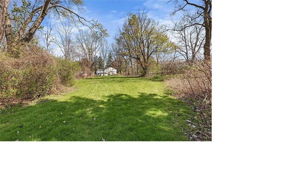 Building Photo - 3073 E Henrietta Rd