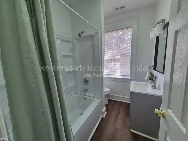 Building Photo - 1020 23rd St