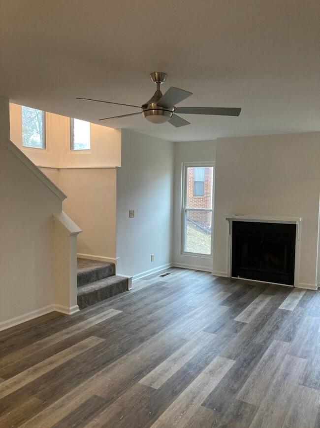 Building Photo - Newly renovated condo in Donelson