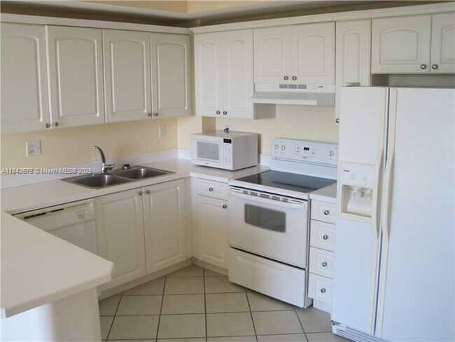 Building Photo - 3500 Coral Wy