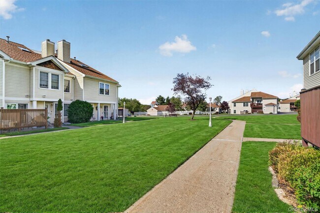 Building Photo - 1208 Whispering Hills Dr