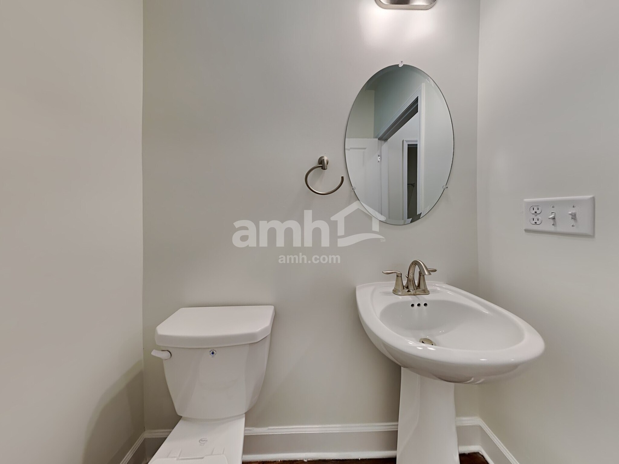 Building Photo - 5005 Hudson Vly Dr