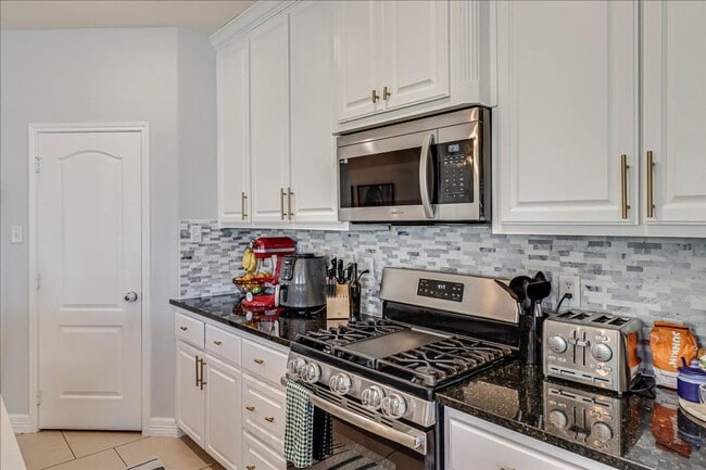 Building Photo - 7618 Quartz Dr