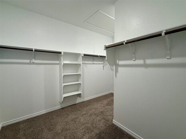 Building Photo - 2025 Eugene St