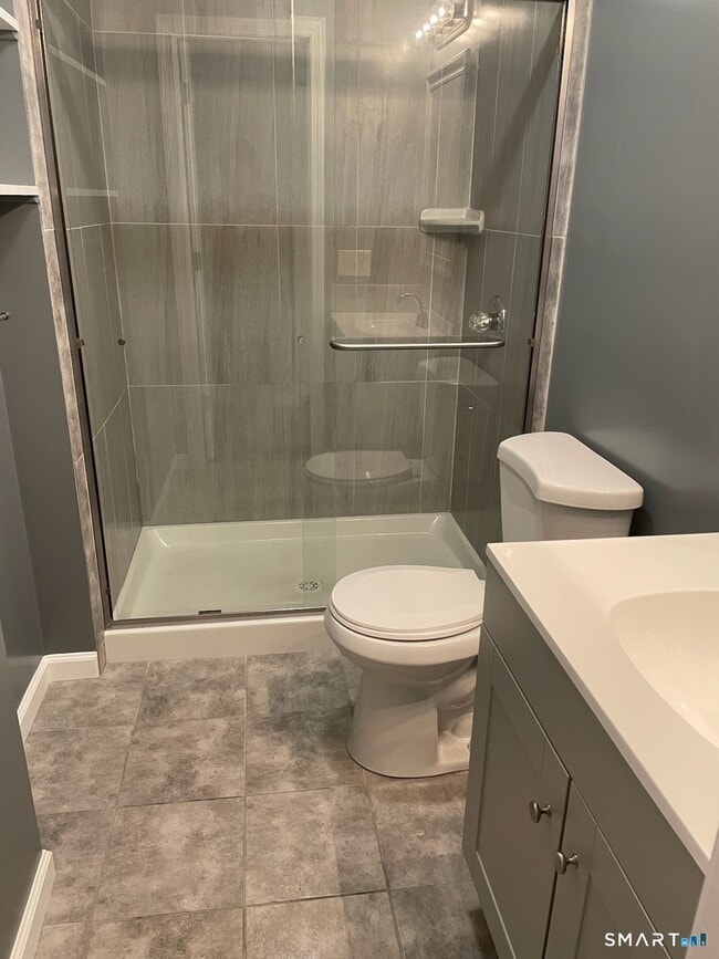 Building Photo - 563 Howe Ave