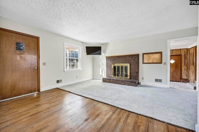 Building Photo - 1709 Woodfield Dr