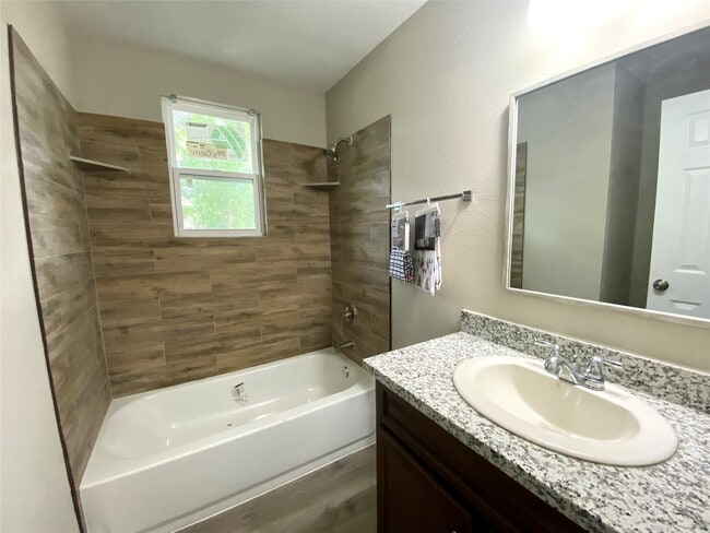 Building Photo - 4411 Buena Vista St