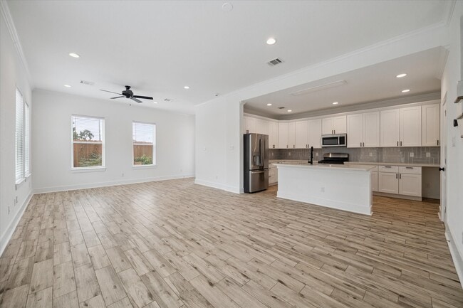 Building Photo - 6635 T C Jester Blvd