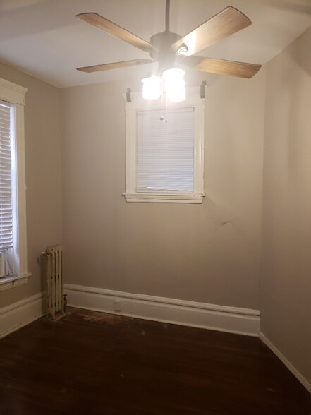 Building Photo - 2112 N Grand Ave