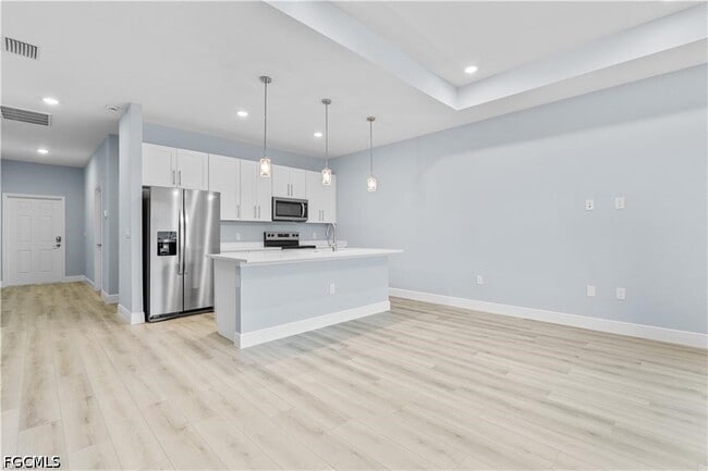 Building Photo - 704 Broadway Ave