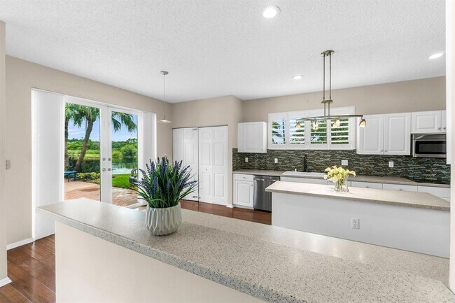 Building Photo - 1333 SW 175th Way