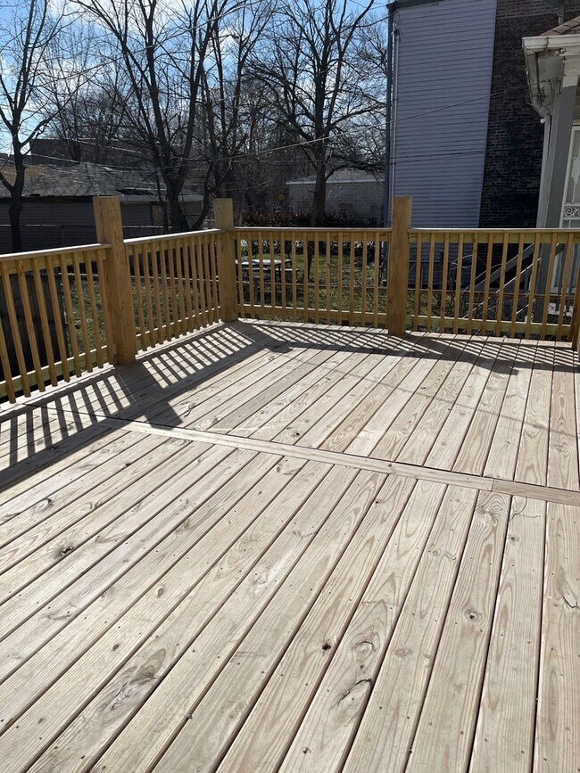 Building Photo - 6553 S Eberhart Ave