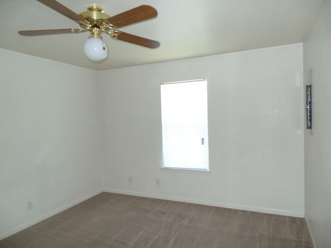 Building Photo - 1003 Circle M Dr