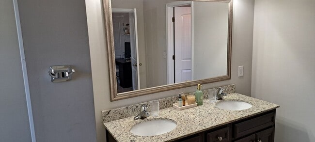 Building Photo - Magnificent Two Story Five Bedroom Home in Northeast Columbia -  Short Commute to Fort Jackson or...