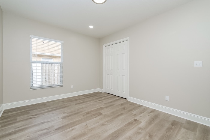 Building Photo - 2614 Vinedale Ave