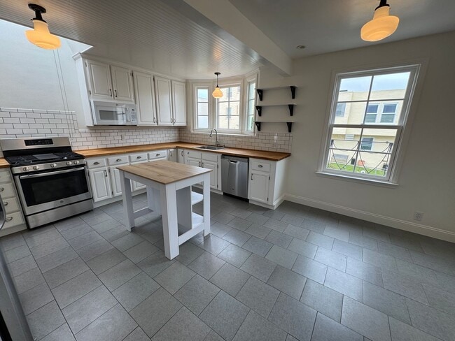 Building Photo - Bright & Spacious 4BD/3BA Home in Merced M...