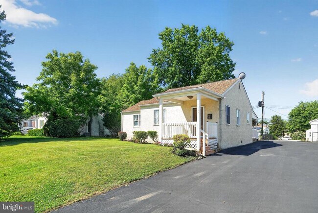 Building Photo - 137 Walker Ln