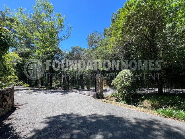Building Photo - Picturesque 1BR/1BA Ross Cottage!  A/C! De...