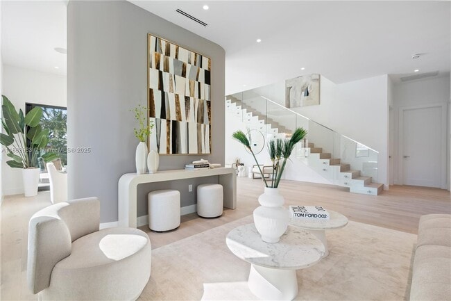 Building Photo - 9132 Dickens Ave