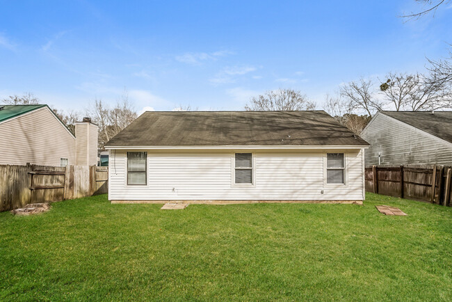 Building Photo - 3 Bedroom Summerville Home