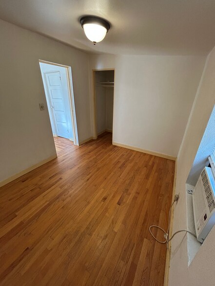 Building Photo - 433 E 23rd St