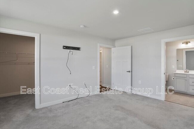 Building Photo - 632 Perspective Pl