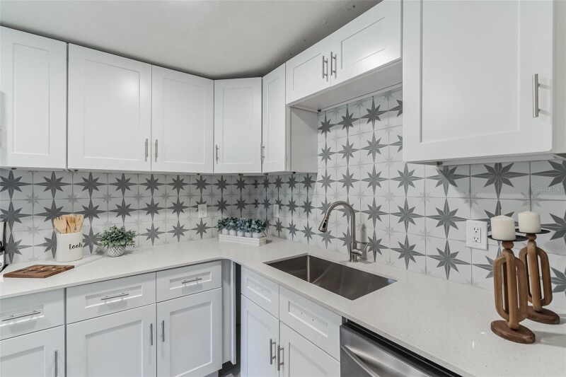 Building Photo - 5210 S 84th St