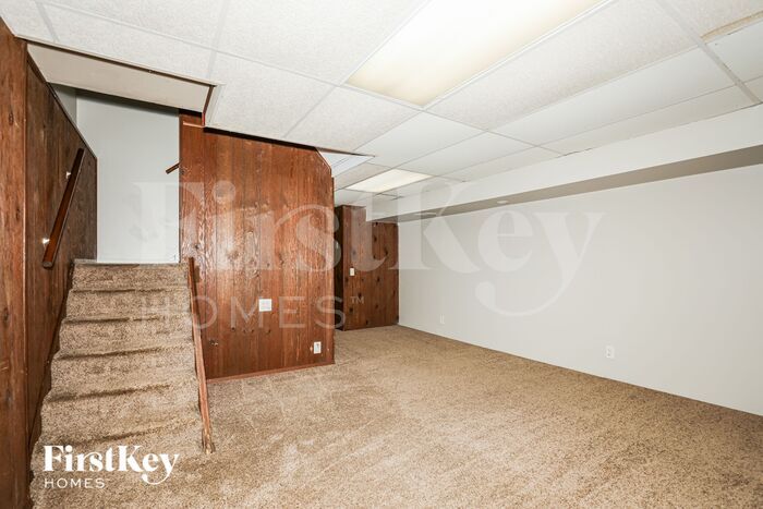 Building Photo - 30W118 Maplewood Dr