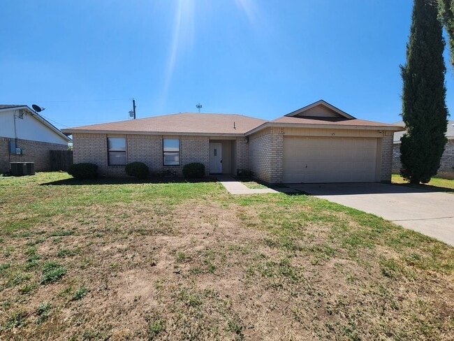 Building Photo - 3-Bedroom Home Near Goodfellow Airforce Ba...