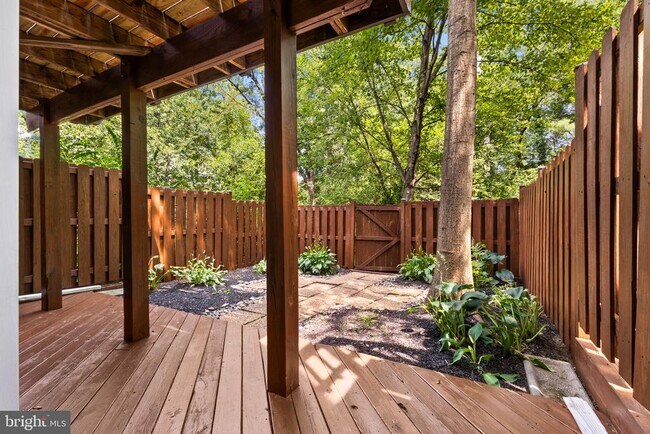 Building Photo - 106 Hackley Ct