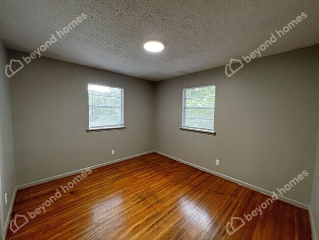 Building Photo - Beautiful and Modern 3 BD 1 BA with 1,196 ...