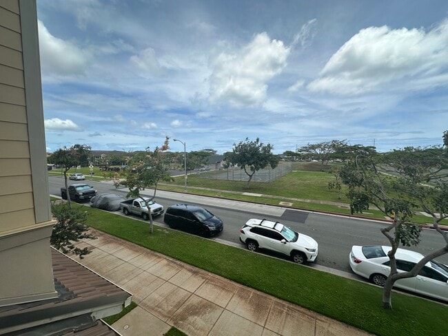 Building Photo - Welcome to the second city of Kapolei. Thi...
