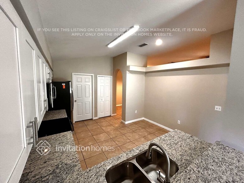 Building Photo - 2389 Hamlet Cir