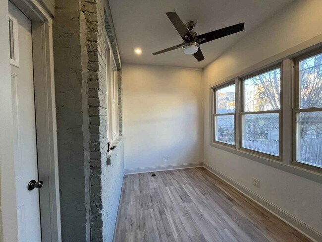 Building Photo - 1446 W Irving Park Rd