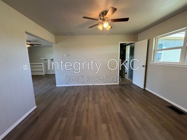 Building Photo - 5150 W Camp Dr