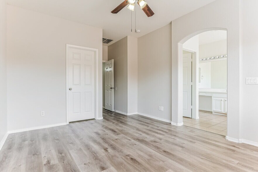 Building Photo - 2903 E Pinto Valley Rd