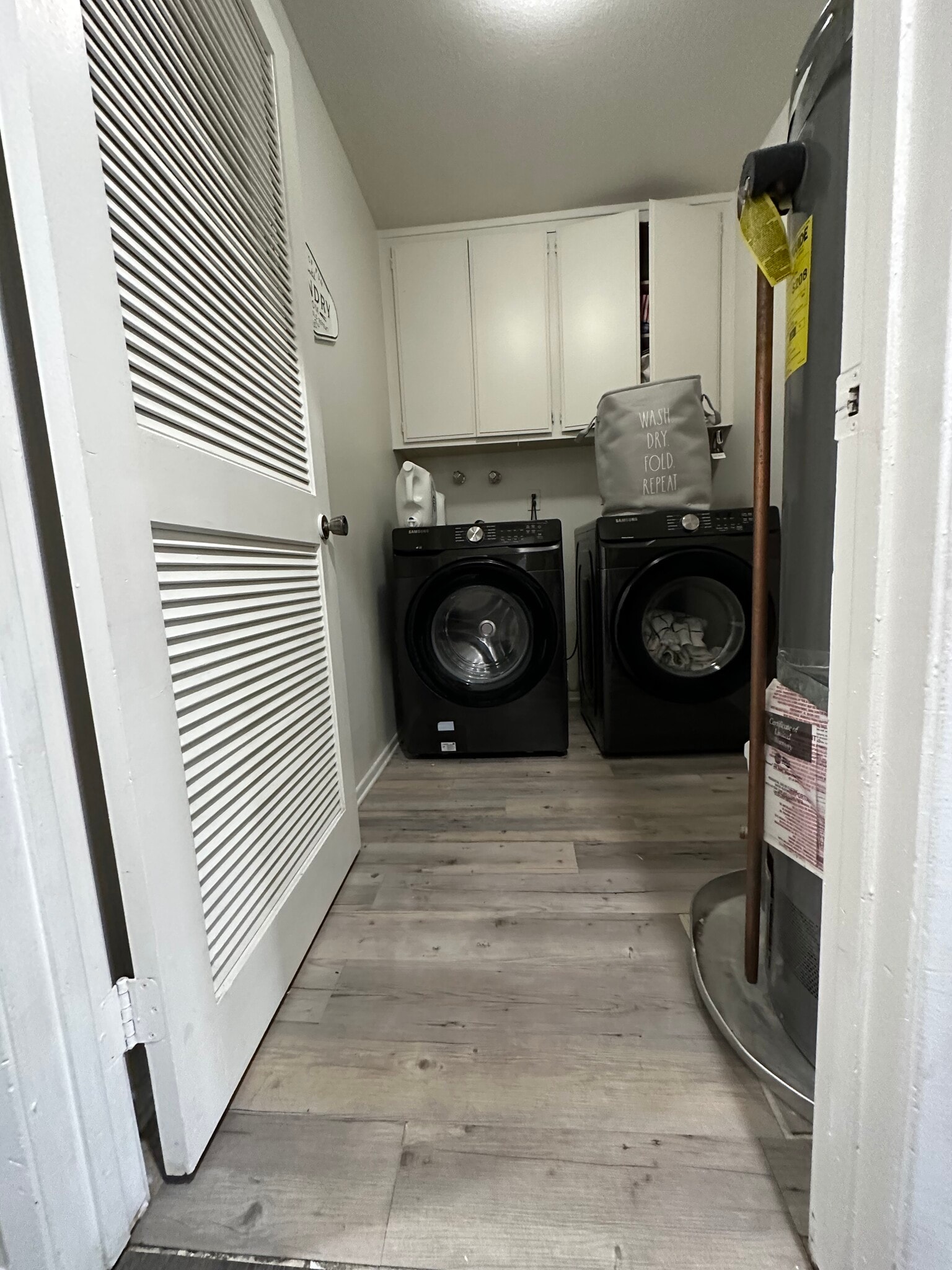Washer and dryer room - 722 W Vineyard Ave