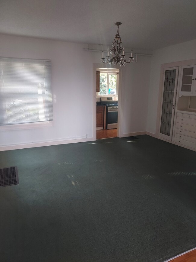 Building Photo - 3453 NW Thurman St